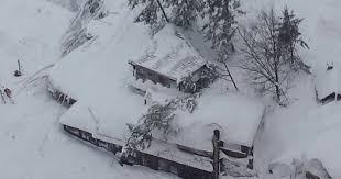 ನೀರ್ಗಲ್ಲು ದಾಳಿಗೊಳಗಾದ ಹೊಟೇಲ್‌ನಿಂದ 6 ಮಂದಿ ಜೀವಂತ ಪತ್ತೆ